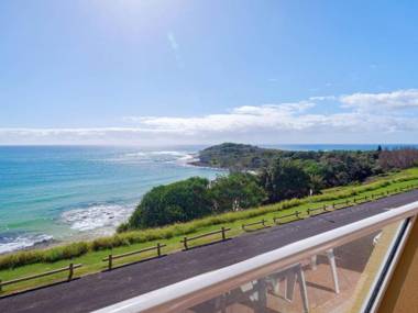 Avalon 4 - right across the road from convent beach - uninterrupted views