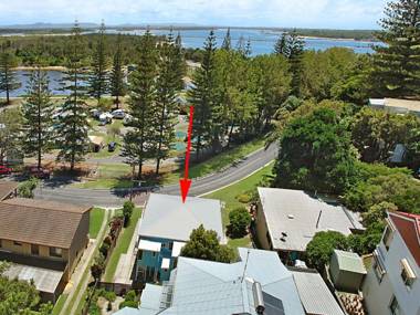 The Blue House - flat walk to river and beach