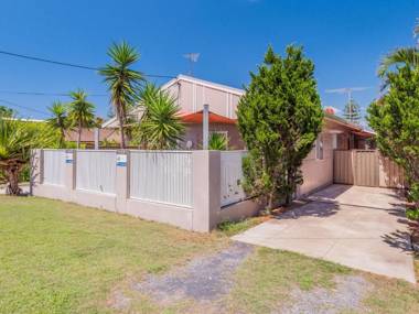 Yamba Daze - Sunset - Pet Friendly