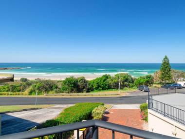 Romiaka 8 - views over the Pippi Beach