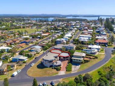 Romiaka 8 - views over the Pippi Beach