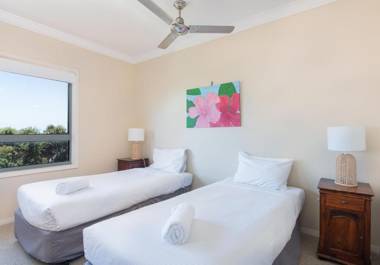 Breakers 1 10 LJHooker Yamba