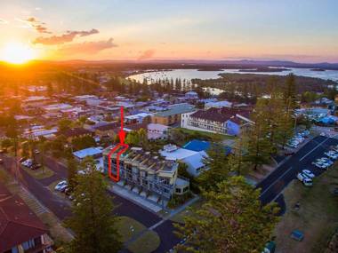 Seaspray Unit 7 straight across the road from Main Beach Yamba