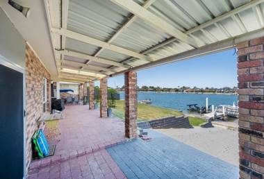 Family Tides LJHooker Yamba