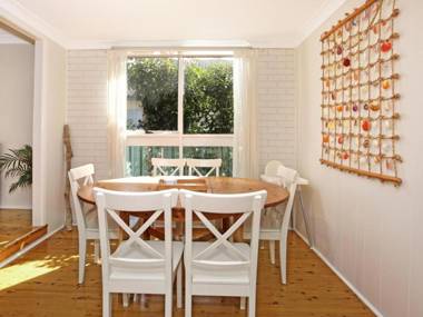 Hayes Beach House Jervis Bay - Pet Friendly Award Winner - Fireplace