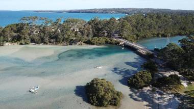 The Husky house 1 or 2 bedrooms or The Husky Studio Suite stayinjervisbay com