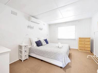 On The Beach at Vincentia 4pm Check Out Sundays