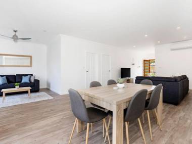 Callies Retreat I Pet Friendly I 3 Min Walk to Beach