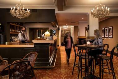 Hadley's Orient Hotel