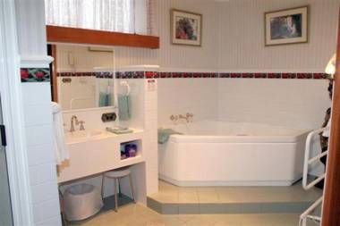 Motel Mayfair on Cavell