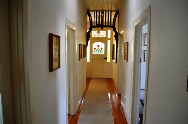 Belton Apartments-Hedge Cottage