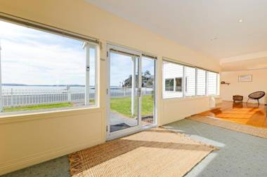 The Esplanade Kingston Beachfront