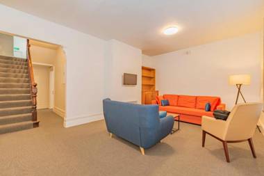 4 Bedroom House - Hobart CBD - Free Parking