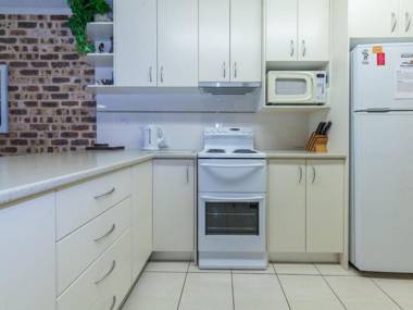 28 'Bay Parklands' 2 Gowrie Ave - pool tennis + stunning views