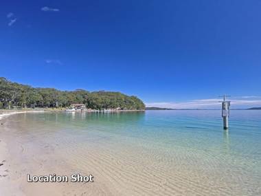 Bay Serene 15 Mistral Close