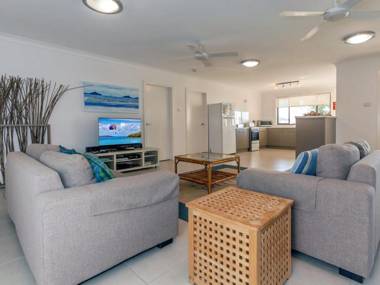 Beach House Pacific Road 1/20