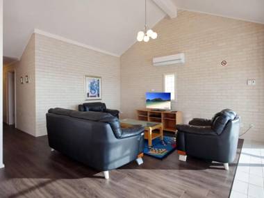 Classic View 2/49 Victoria Parade