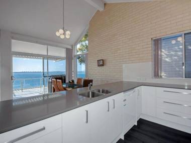 Classic View 2/49 Victoria Parade