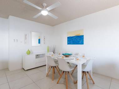 8 'Kiah' 53 Victoria Parade - stunning water views WIFI & Air Con