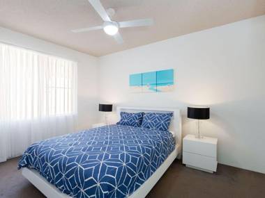 8 'Kiah'  53 Victoria Parade - stunning water views WIFI & Air Con