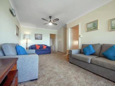 Quarterdeck Unit 3/12 Magnus Street