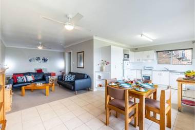 Quarterdeck Unit 1/ 12 Magnus Street