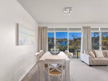 The Helm Unit 1 22 Voyager Close