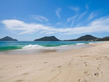 Shoal Bay Beach Apartments 6/2 Shoal Bay Road