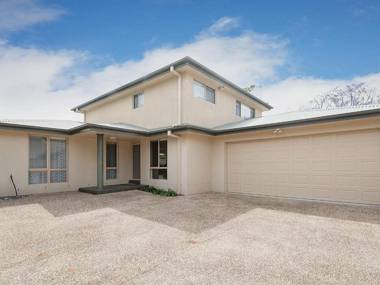 Little Beach Beauty - 38A Achilles Street