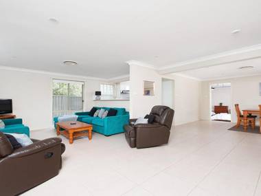 Little Beach Beauty - 38A Achilles Street