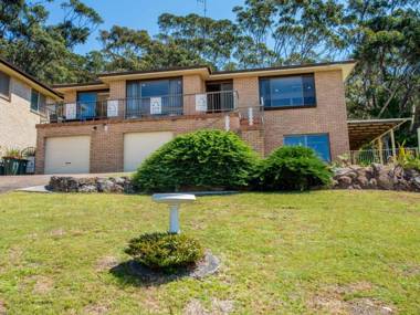 Pet Friendly Lentara St 8 - Fingal Bay