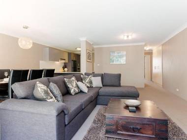 34 'Bay Parklands' 2 Gowrie Avenue - WIFI Views Pool Spa & Tennis Court