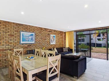 Kurrawa Close Unit 2 14