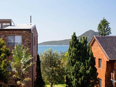 3 'ENDEAVOUR' 13 ONDINE CL - LARGE THREE BEDROOM UNIT WITH FILTERED WATER VIEWS