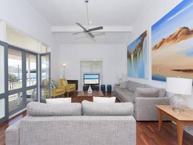 Surf Break - 10B Tuna (Upstairs)