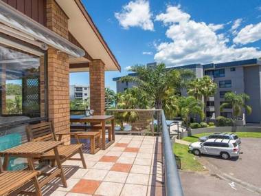 'COLUMBIA VIEWS' 2/9 COLUMBIA CLOSE - AIRCON WIFI NETFLIX VIEWS & BOAT PARKING