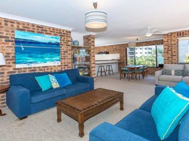 'COLUMBIA VIEWS' 2/9 COLUMBIA CLOSE - AIRCON WIFI NETFLIX VIEWS & BOAT PARKING