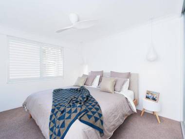 24 'The Poplars' 34 Magnus Street - views aircon WIFI Netflix & Pool