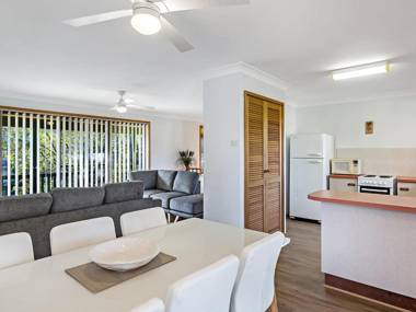 Catalina 12 Holiday House - Walk to Beaches