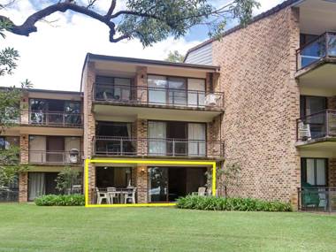 23 'Bay Parklands' 2 Gowrie Avenue - Little Beach air con Pool & tennis court