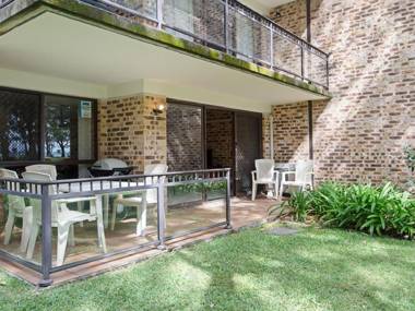 23 'Bay Parklands' 2 Gowrie Avenue - Little Beach air con Pool & tennis court