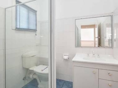 5 'Bayside' 21 Victoria Parade - unbeatable location and Air Conditioned