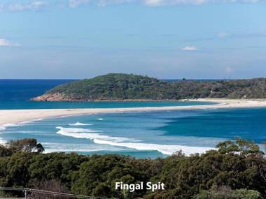 Barefoot' 7/44 Marine Drive - Fabulous Fingal Bay