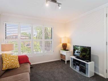 12 'Florentine'  11 Columbia Close – WIFI Aircon spectacular views