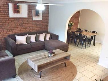 2/10 Catalina Close - Walk to Shoal Bay Beach