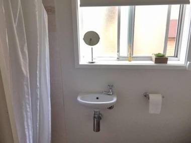 2/10 Catalina Close - Walk to Shoal Bay Beach