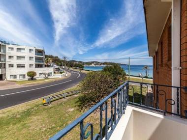 3 'Sunset' 11 Victoria Parade - stunning unit right across from the water