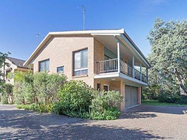 2 'Plattens' 15 Kurrawa Close - great duplex so close to the water