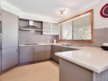 2 'Plattens' 15 Kurrawa Close - great duplex so close to the water