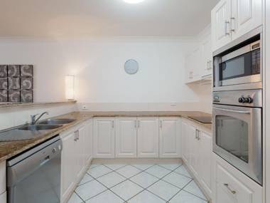 1 'SEASHELLS' 21-23 MAGNUS STREET – WIFI POOL LIFT & AIR CONDITIONING